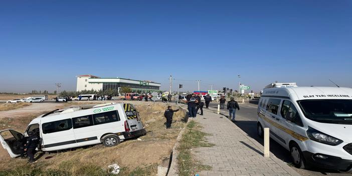 İşçi servisi ile kamyonet çarpıştı: 2 kişi öldü, 15 kişi yaralandı