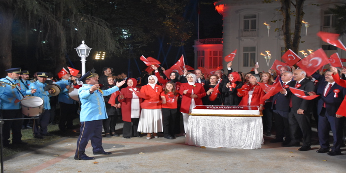 Cumhuriyet'in 100. yılı dolayısıyla Trabzon ve Gümüşhane'de resepsiyon düzenlendi