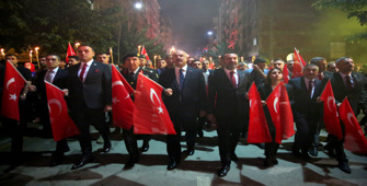 Güneydoğu Anadolu Bölgesi'nde Cumhuriyet'in 100. yılı dolayısıyla fener alayı düzenlendi