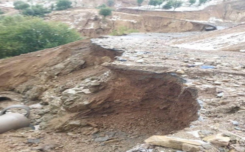 Sağanak nedeniyle kapanan köy yollarını açma çalışmaları sürüyor