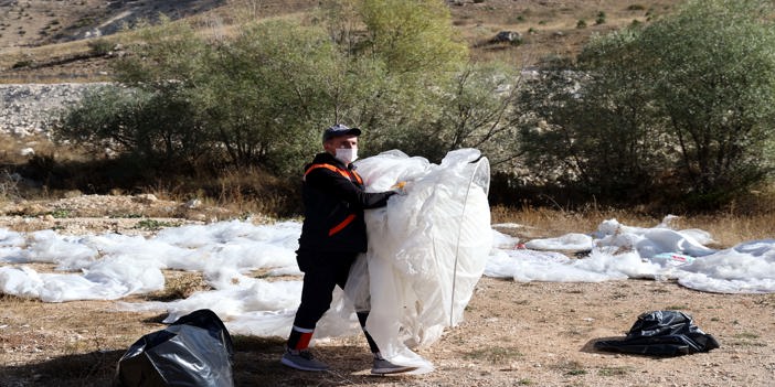 Arazide bulunan gelinlikler toplandı