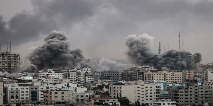 İsrail savaş uçakları Gazze'nin Rimal mahallesini bombaladı