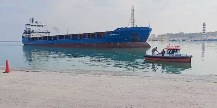 (Video) Türkiye'den Gazze'ye yardım amacıyla gönderilen gemi Mısır'a ulaştı