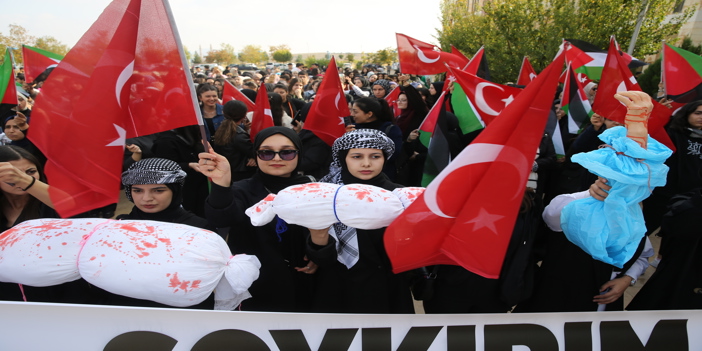 Mardin Artuklu Üniversitesindeki öğrenciler İsrail'i protesto etti