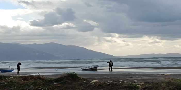 Hatay'da deniz taştı, sahil bandı su altında kaldı