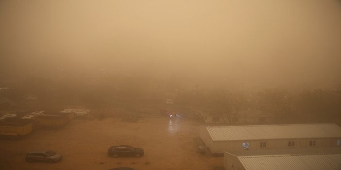 Mardin'de yağış, fırtına ve toz taşınımı etkili oldu