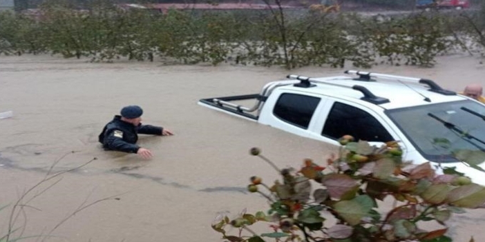 Zonguldak'ta sağanak ve kar hayatı olumsuz etkiliyor