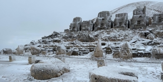 Nemrut beyazlara büründü