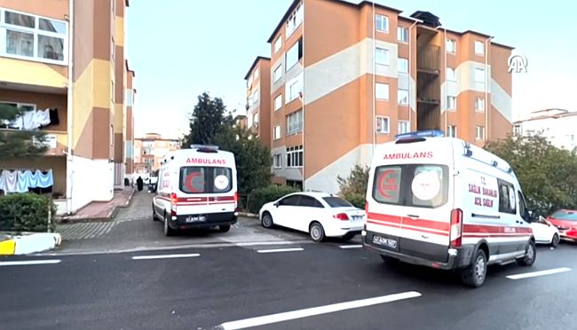 (Video) Karısını silahla vurarak öldürdü, oğlunu ağır yaraladı