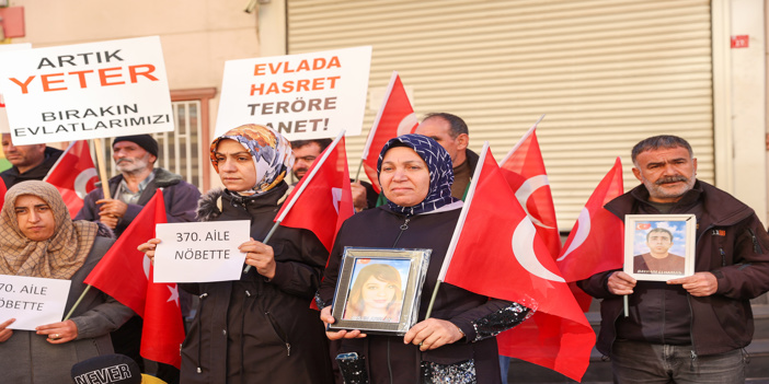 Hasret nöbetine bir aile daha katıldı 