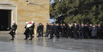 Bakan Tekin, 81 ilden gelen öğretmenlerle Anıtkabir'i ziyaret etti