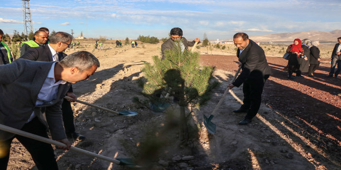 Niğde Belediyesi öğretmenler için 2 bin 872 fidan dikimi yaptı