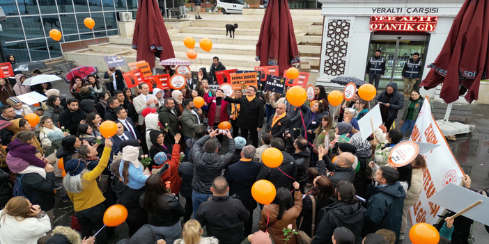 Tunceli'de kadına şiddete karşı yürüyüş ve balon uçurma etkinliği yapıldı