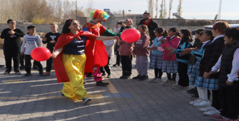 Iğdır'da üniversiteli gönüllüler öğrencileri etkinliklerle eğlendirdi