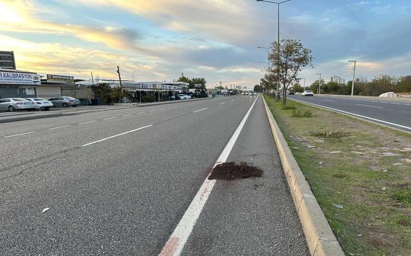 (Video) Diyarbakır’da ablasının kucağında karşıya geçen kardeşlere otomobil çarptı