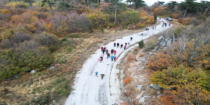 Balıkesir'in 1764 rakımlı Ulus Dağı'ndaki sonbahar renkleri dronla görüntülendi