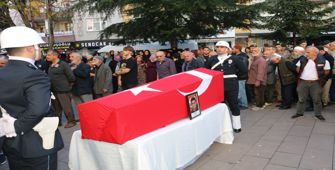 Hakkari'de trafik kazasında yaşamını yitiren polis memuru son yolculuğuna uğurlandı