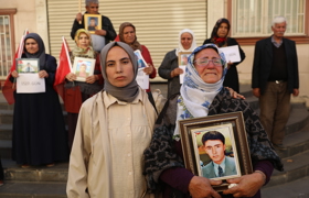 Hasret nöbetine acılı bir anne daha katıldı 