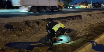 Kütahya tırdan kopan tekerleğin çarptığı kadın ağır yaralandı