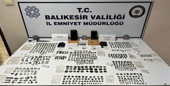 Balıkesir'de durdurulan araçta 720 parça tarihi eser ele geçirildi