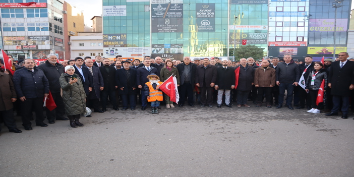 Iğdır'da şehitler için Türk bayraklarıyla yürüyüş düzenlendi