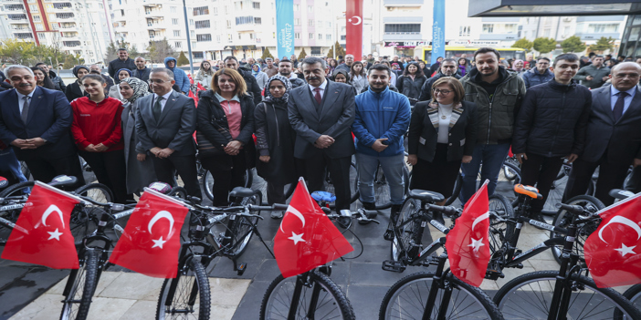 Milli Eğitim Bakanı Tekin, Gaziantep'te ziyaretlerde bulundu