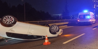 Üsküdar'da devrilen otomobilin sürücüsü yaralandı