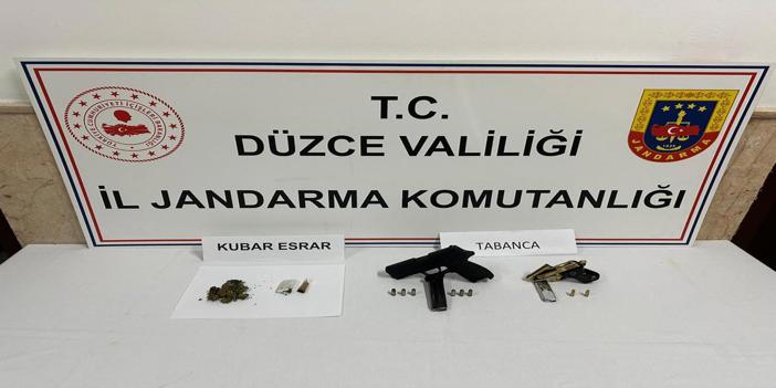 Yol kontrolleri sırasında araçtan şampuan kutusunda gizlenmiş uyuşturucu ele geçirildi