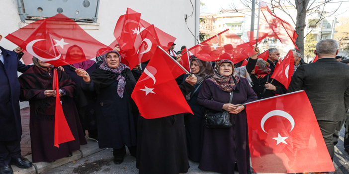  DEM Parti önünde protesto