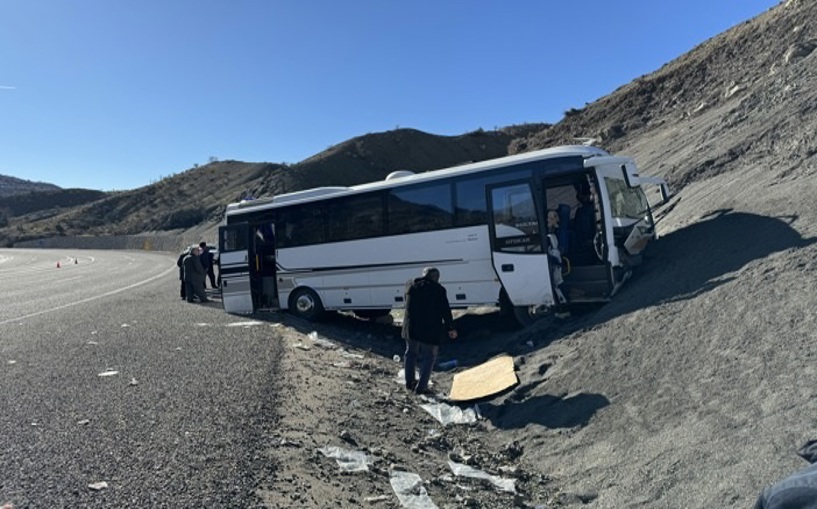 Diyarbakır'da kontrolden çıkarak yamaca çarpan midibüste çok sayıda yaralı var