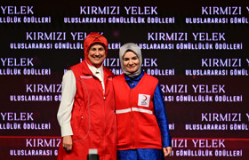 Kırmızı yelekliler ödüllerine kavuştu