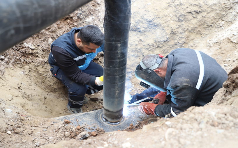 Üçkuyu Mahallesi'ne yeni içme suyu şebekesi döşeme çalışmaları sürüyor