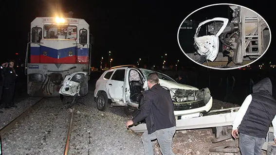 Yük treni çarptı