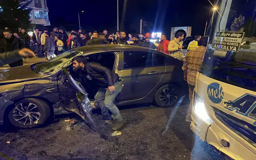 Nevşehir'de yolcu otobüsüyle otomobil çarpıştı