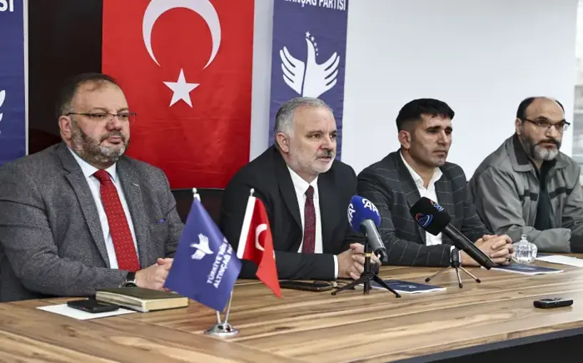 SES Partisi Genel Başkanı Bilgen, basın toplantısı düzenledi