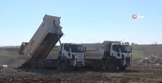 (Video) Enkazın döküldüğü alan dağ gibi büyüyor