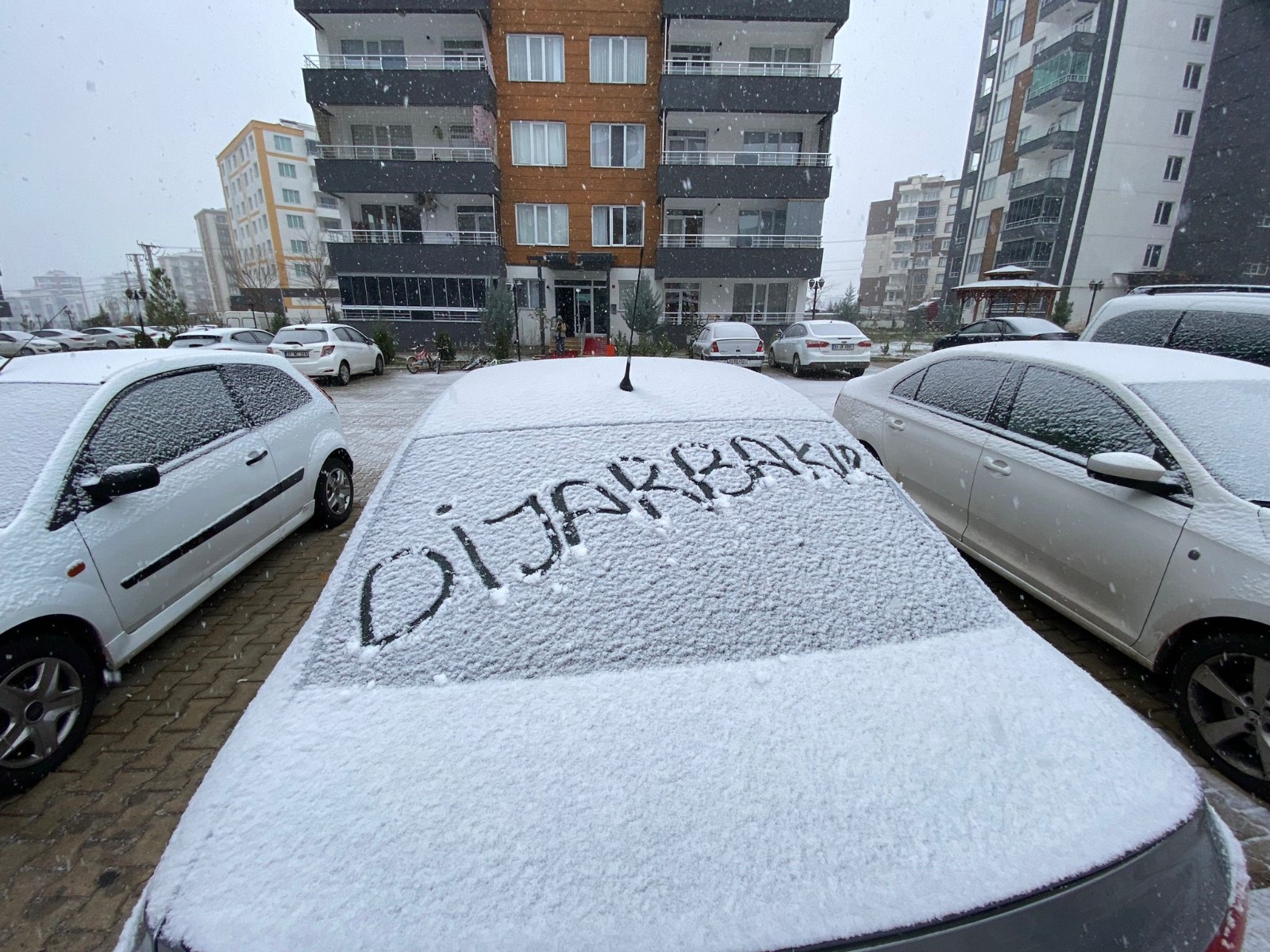 (Video) Beklenen kar geldi