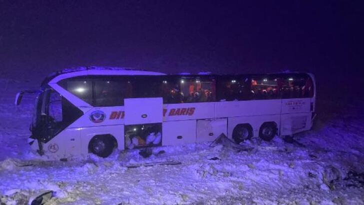 Diyarbakır’da otobüs devrildi: 35 yaralı