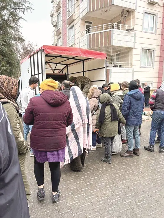 3 binin üzerinde Mehmetçik, deprem bölgesinde arama kurtarma çalışmalarına katılıyor