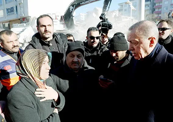 Cumhurbaşkanı Erdoğan, Kahramanmaraş'taki çadır kentte depremzedelerle bir araya geldi