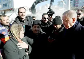 Cumhurbaşkanı Erdoğan, Kahramanmaraş'taki çadır kentte depremzedelerle bir araya geldi