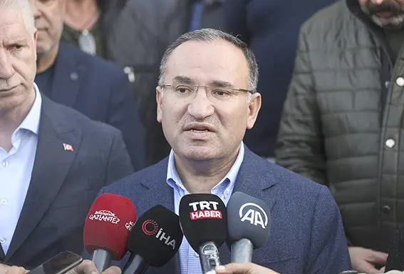 Bakan Bozdağ: Enkaz kaldırılması için titiz süreç işliyor