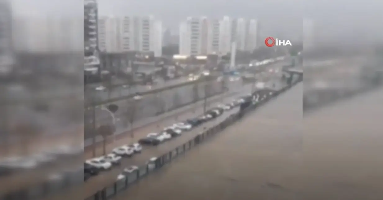 (Video) Diyarbakır’da anayola yıldırım düştü