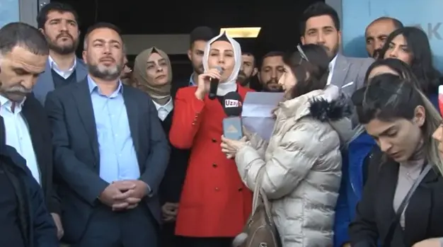 (Video) Miting gibi aday adayı başvurusu