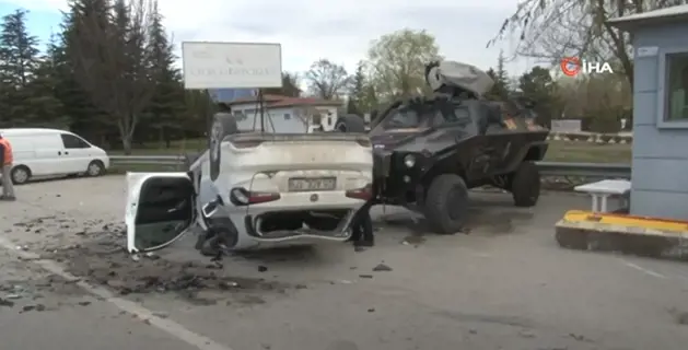 (Video) Aracıyla polis noktasına dalarak takla attı