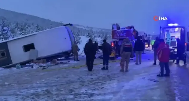 (Video) Erzincan ve Yozgat'ta yolcu otobüsü devrildi