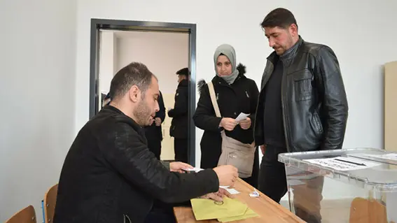 Deprem mahallesinde seçim