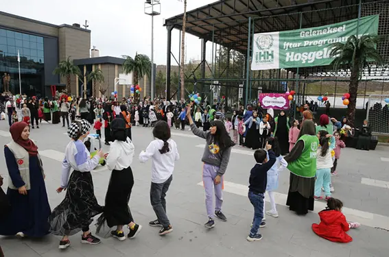 İHH’dan yetimler iftarı