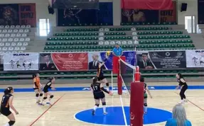 Bağlar Belediyespor'un genç kız voleybol takımı, bölge şampiyonu