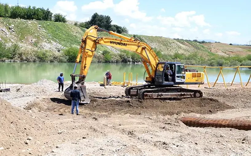 Malabadi köprüsü renklendi